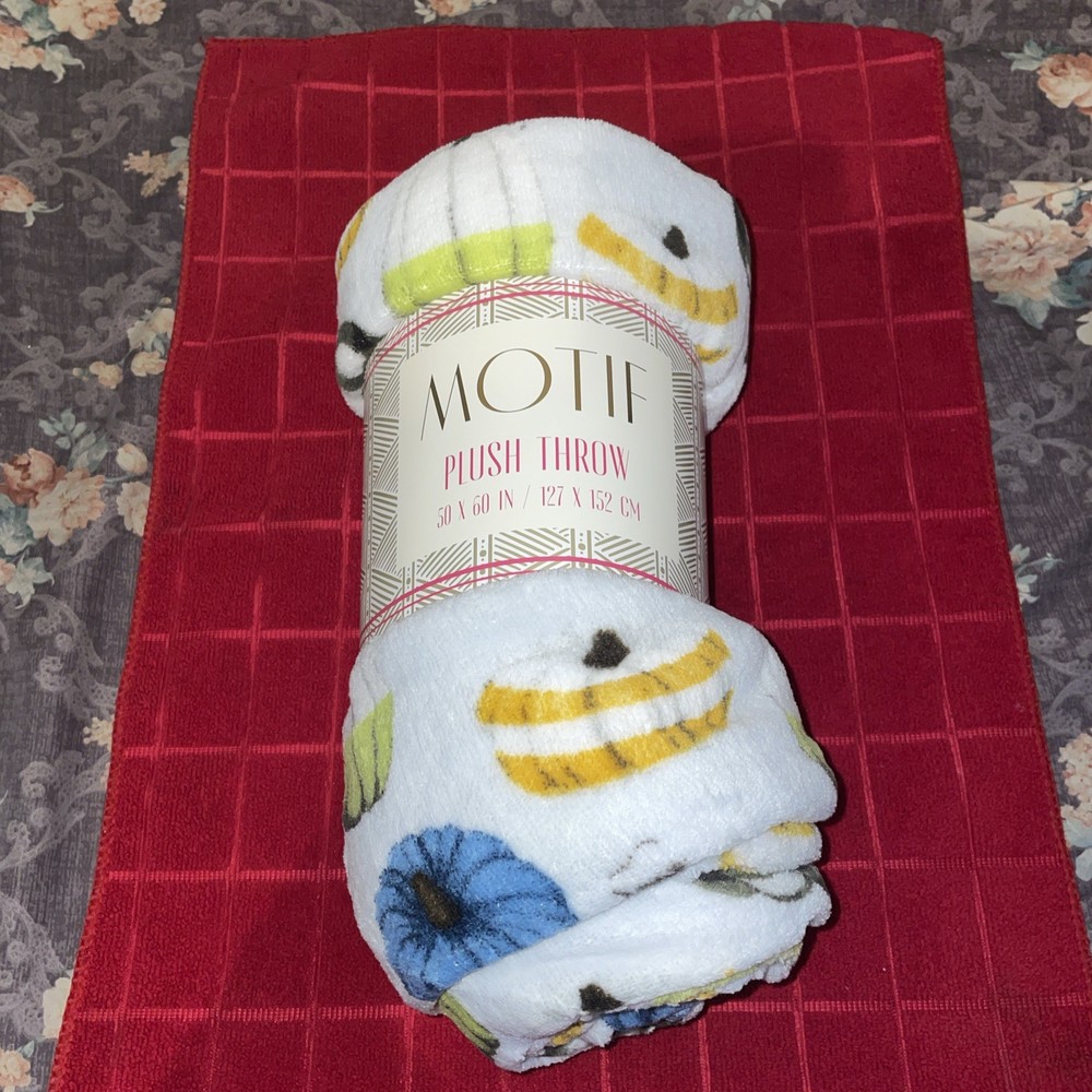 Motif Plush Throw Blanket 50x60