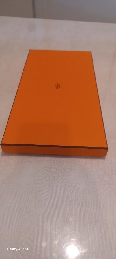 HERMES MEDIUM GIFT BOX 14.5" X 7.5" X 1" WITH TISSUE