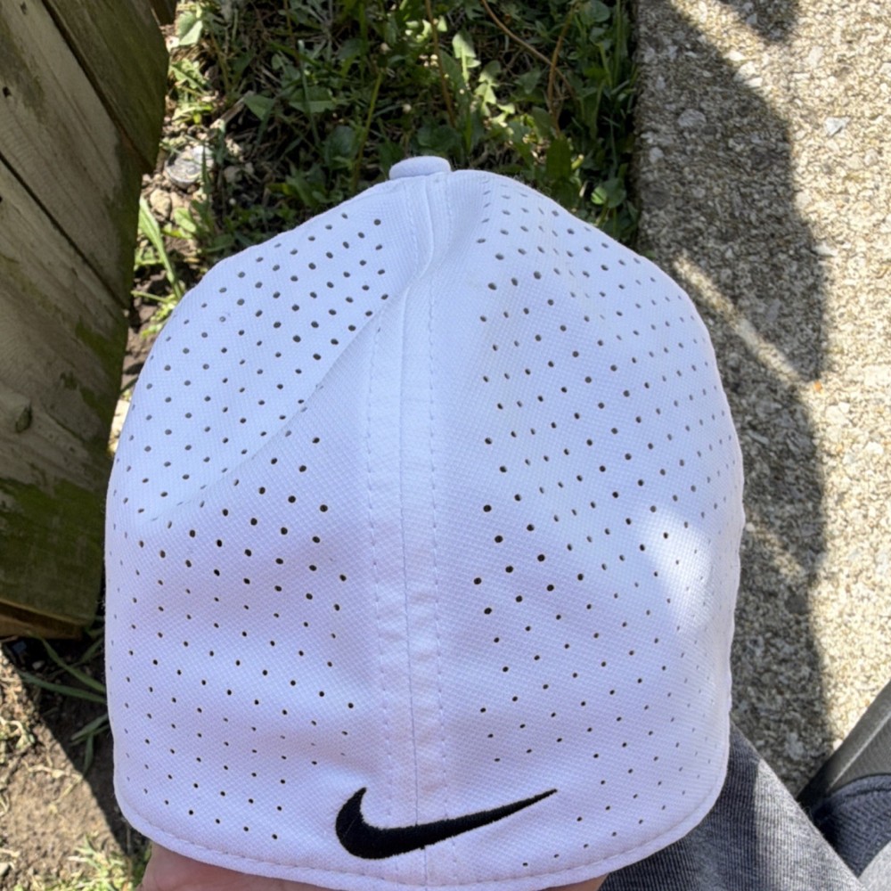 Nike Classic99 Dri-Fit White Black Golf Hat Adjustable Mesh Polyester Logo