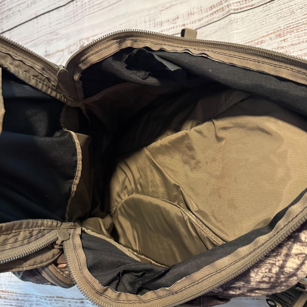 (TORN STRAP) Camelback Maximum Gear Motherlode Backpack Camouflage Hunting