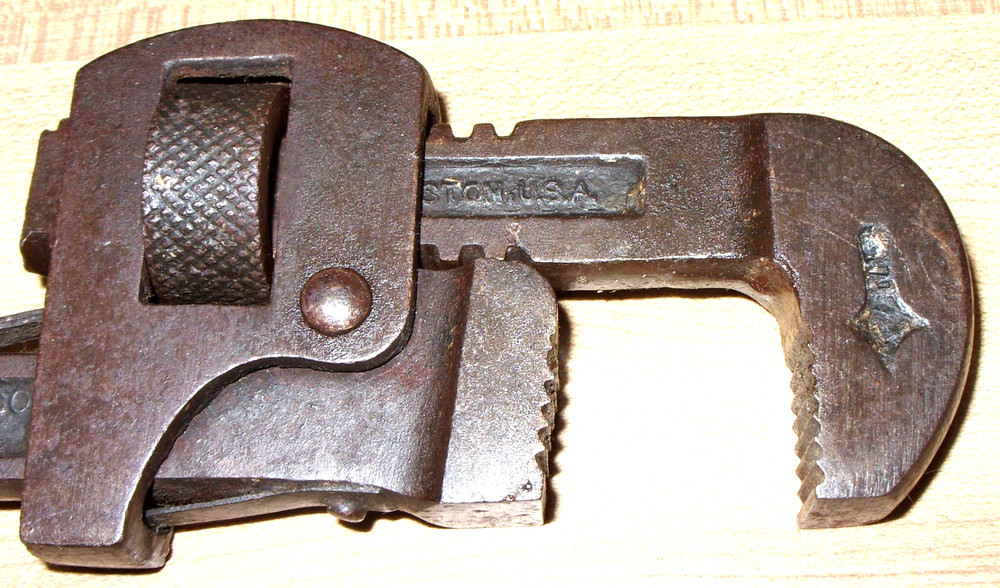 VINTAGE WALWORTH 10" PIPE WRENCH