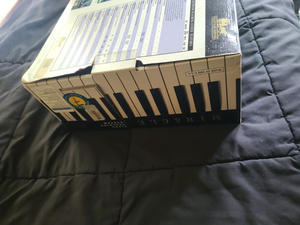 The Miracle Piano Teaching System Keyboard works with Macintosh