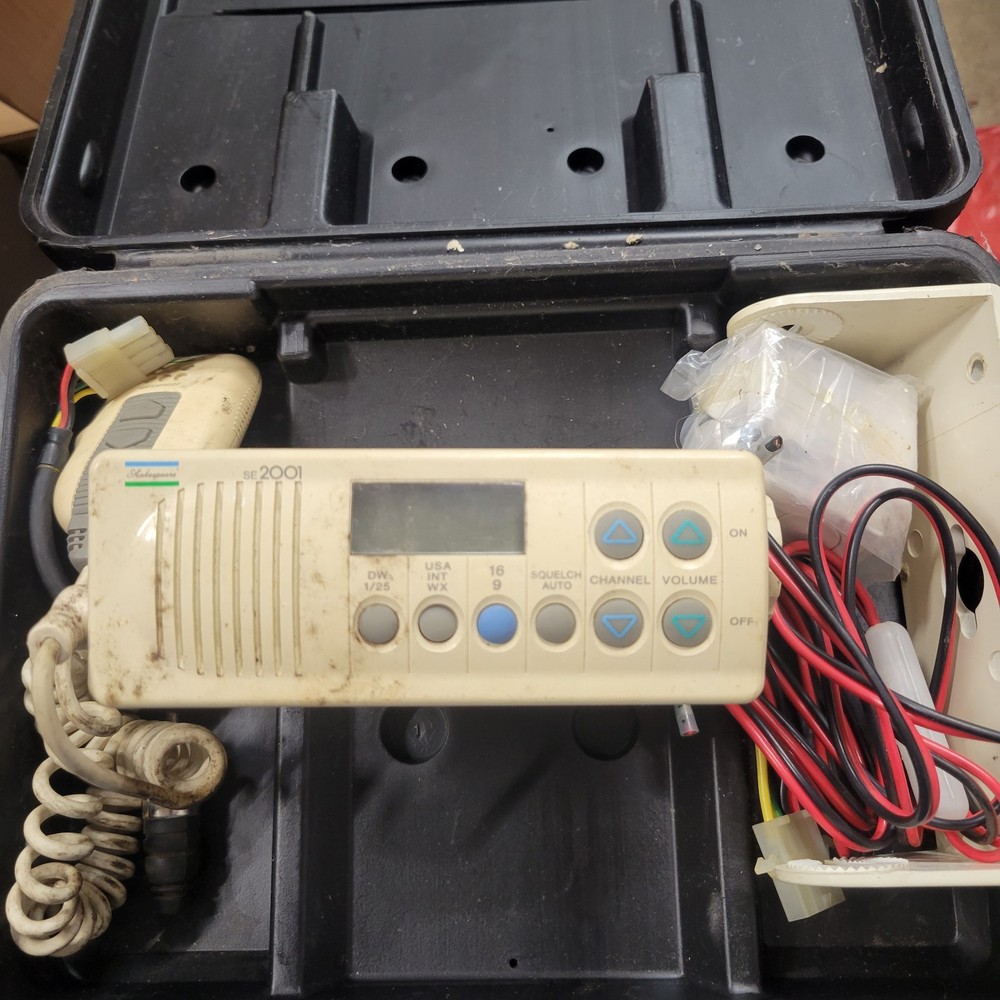 Shakespeare SE-2001  Marine Radio
