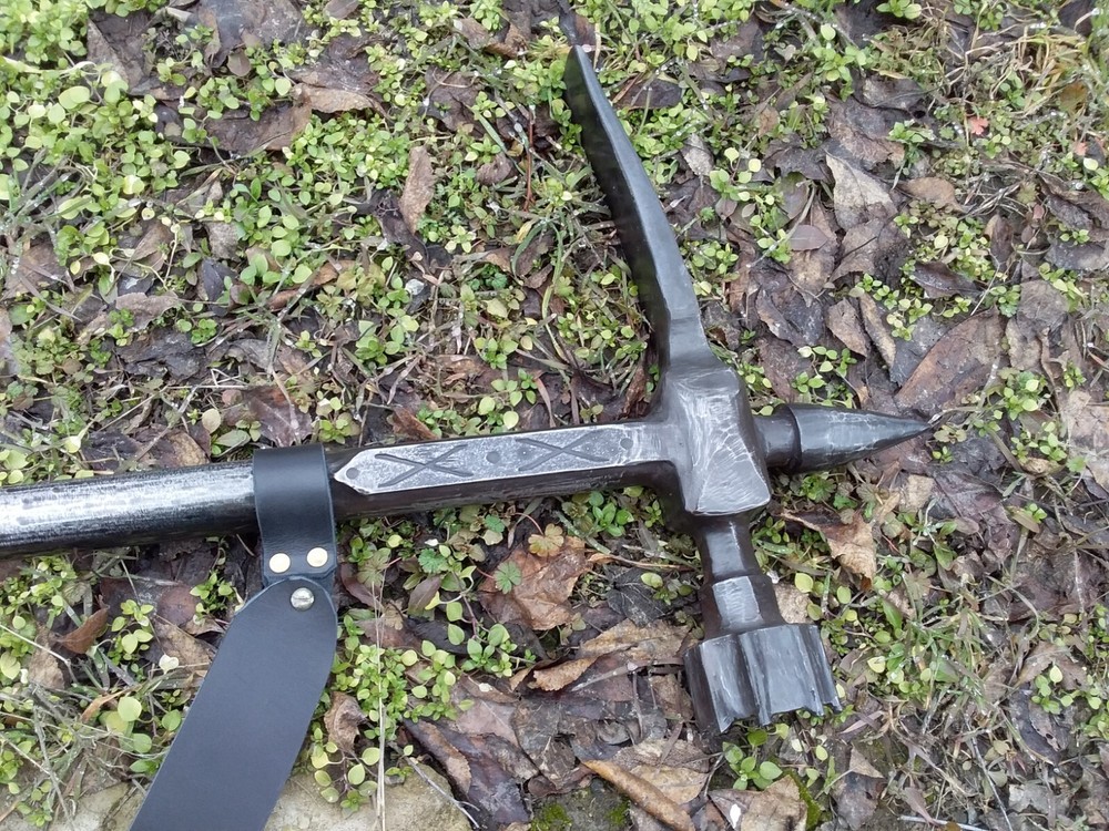 Dwarven hammer - pickaxe