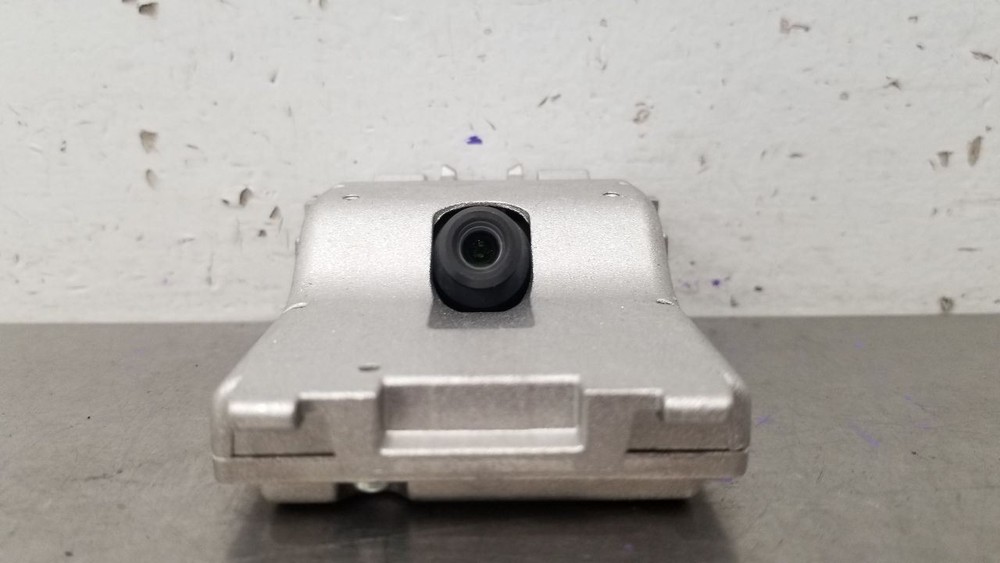 21 CHEVY TAHOE FRONT FACING CAMERA WINDSHIELD MOUNTED 86779305