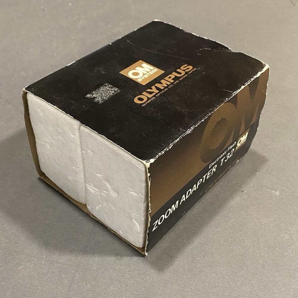 OLYMPUS OM System Electronic Flash Zoom Adapter T 32