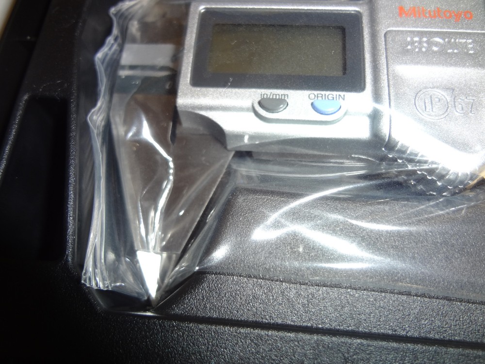 Mitutoyo 573-721 Absolute Point Caliper; 0-6"/ 150mm Range