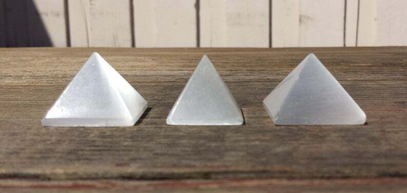 NATURAL SELENITE MEDIUM GEMSTONE PYRAMID 27-30mm