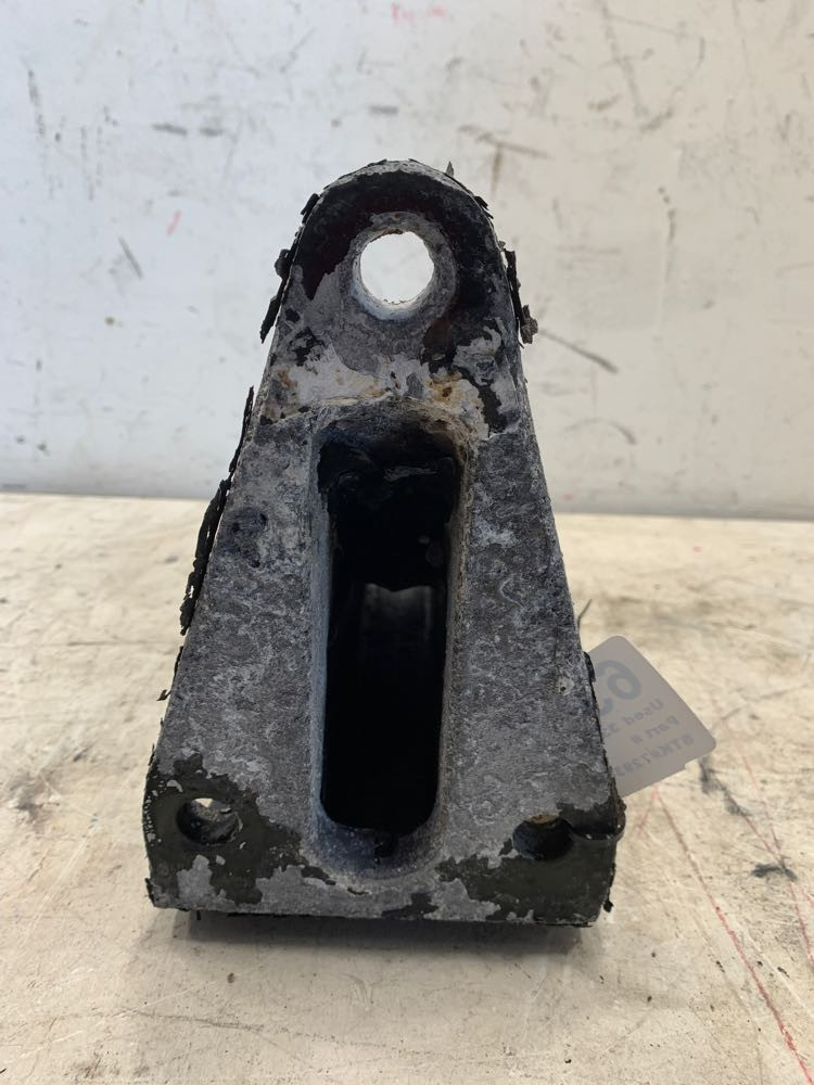 2009 Peterbilt 335 Cab Mount (630-10702)