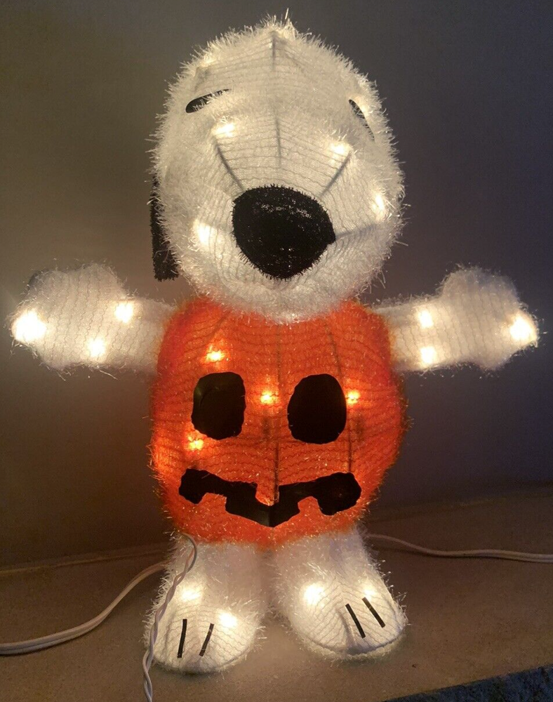 Light Up Snoopy 18" Peanuts Halloween Pumpkin Jack O’ Lantern Display