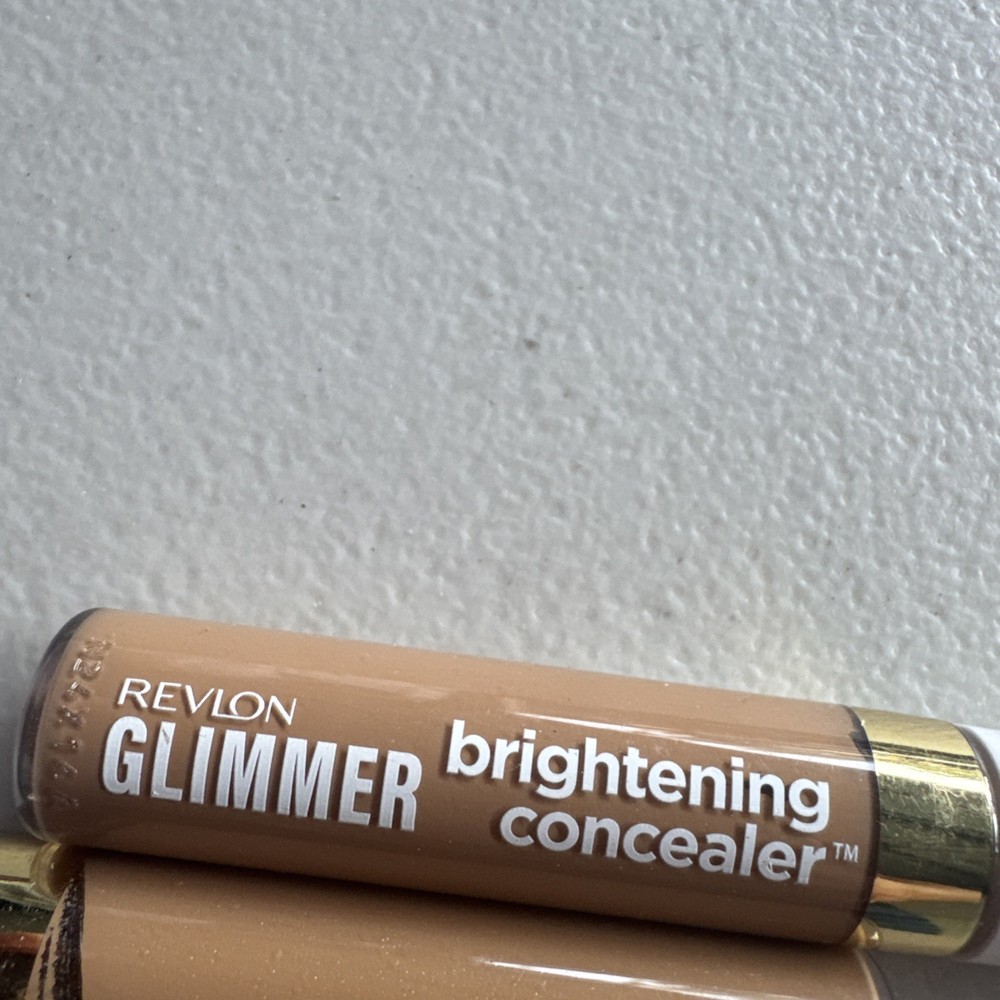 2x Revlon Glimmer Brightening Concealer, 165