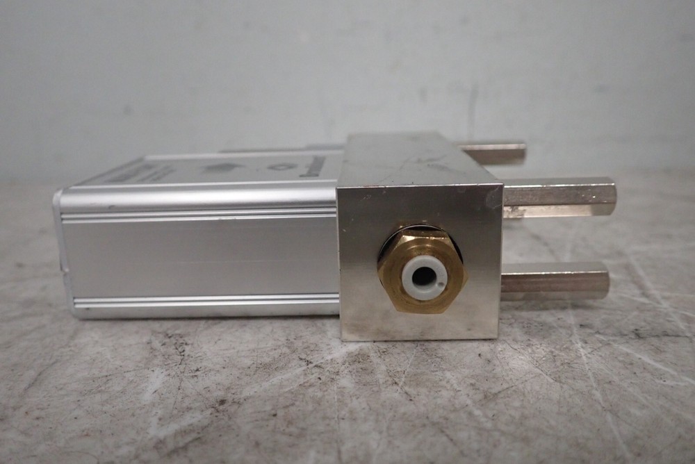 Bronkhorst MANI-FLOW Mass Flow Controller 3 Is/min N2 PLL-001F