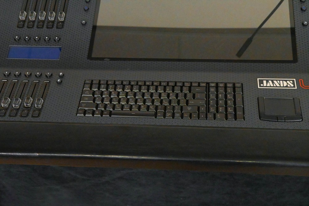 Jands Vista L5 Lighting Control Console CG01US6