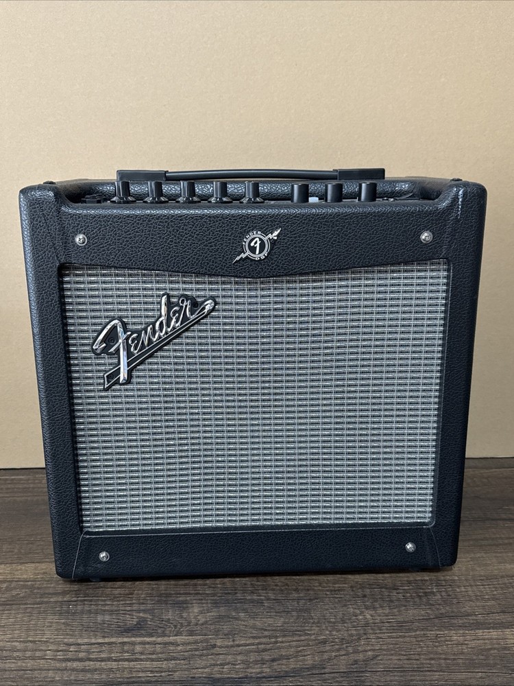 Fender Mustang I (V.2) 20 watt Modeling Guitar Combination Amplifier