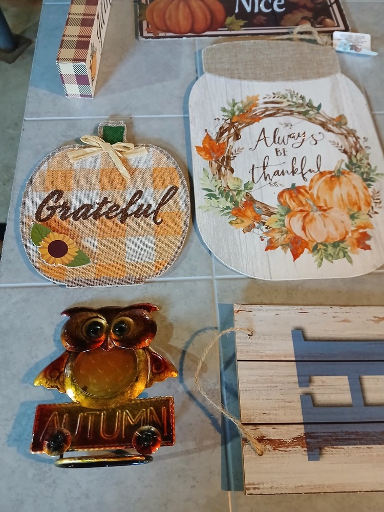 32 Piece Miscellaneous Holiday Decor