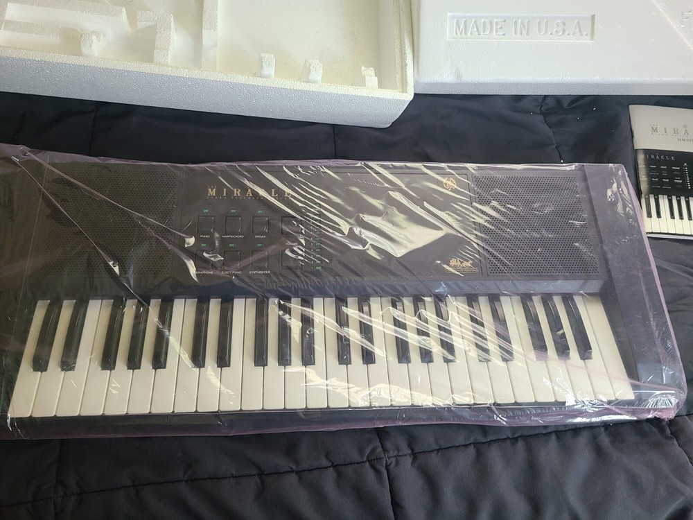 The Miracle Piano Teaching System Keyboard works with Macintosh
