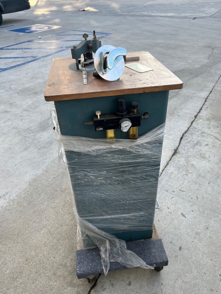 Lassco used Wizer Pneumatic Corner Rounder model 50XP with NO die machine only