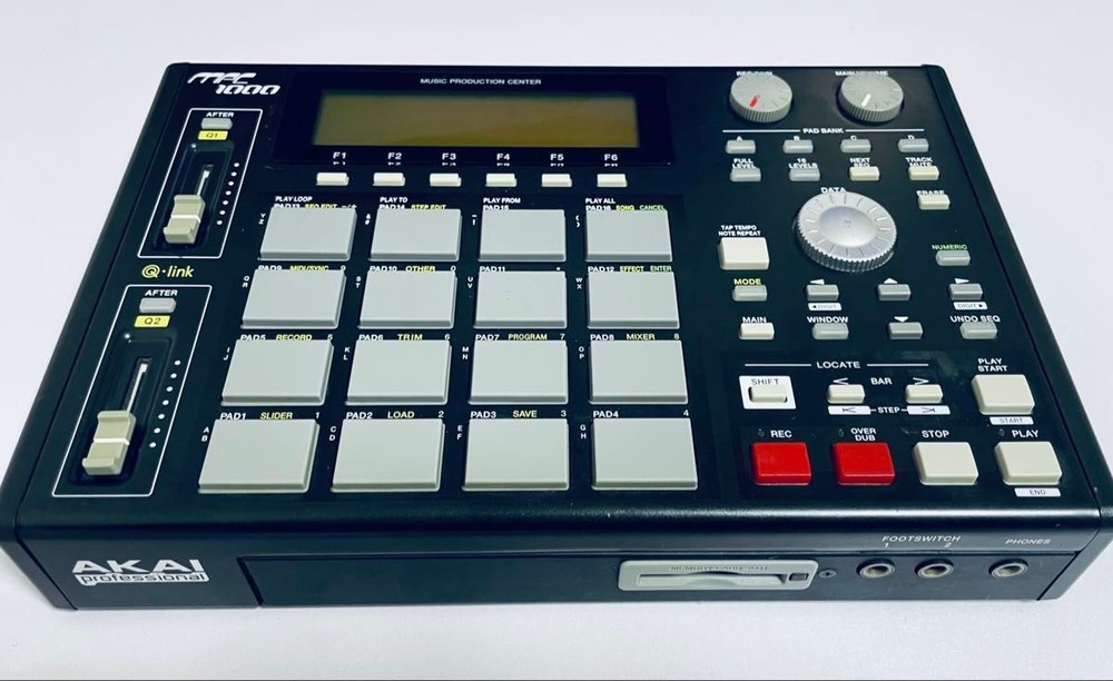 AKAI MPC1000 Black Sequencer Sampler Drum Machine Japan