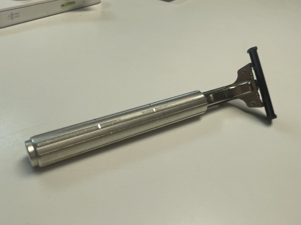 Gillette Atra Razor w/ Case & Refills
