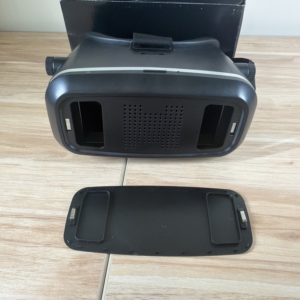 Astoria VR Virtual Reality Headset Black New Open Box Never Worn