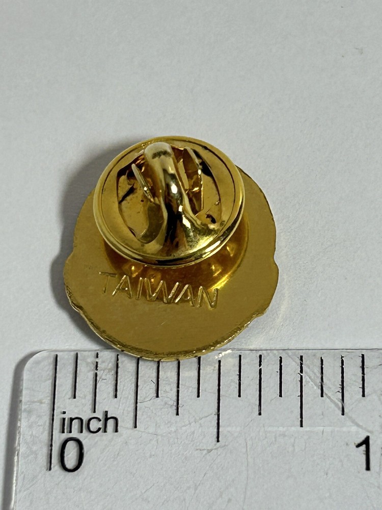 Moosehead Canadian Lager Beer Lapel Pin ***READ