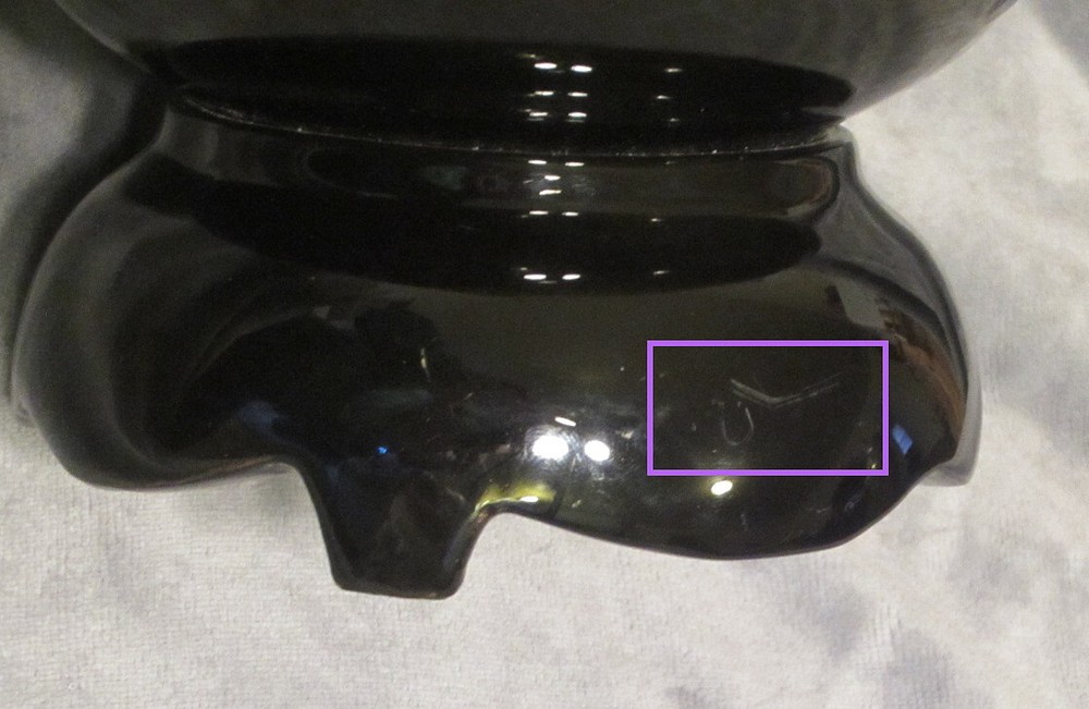 Viet Nam Lacquerware Egg-Shaped Box with Hand-Carved Elephant Design