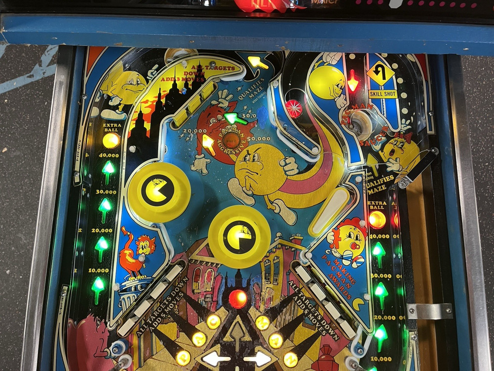 1982 BALLY MR AND MRS PACMAN PINBALL MACHINE PROF TECHS PLAYS GREAT