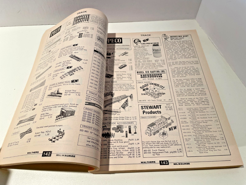 Vintage Walthers HO Scale 1983 Model Railroad Reference Book