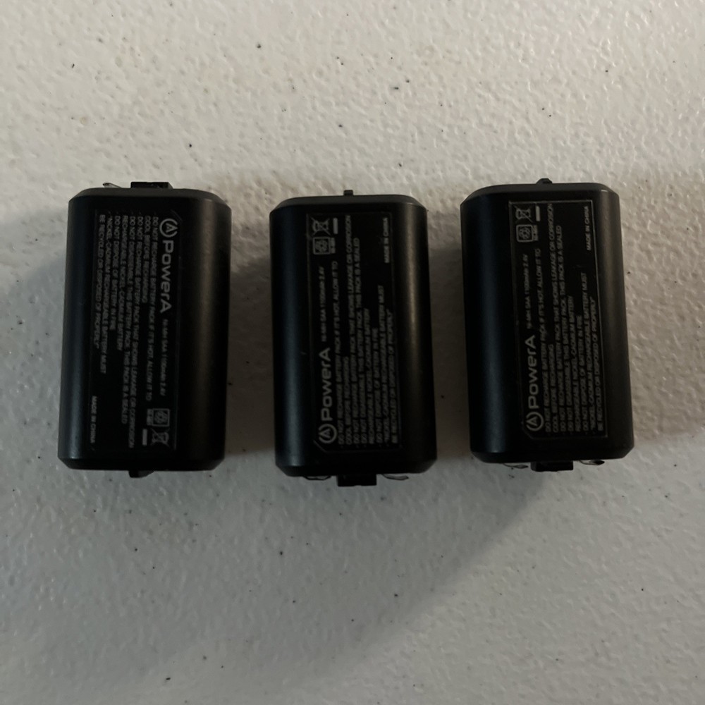 Microsoft Xbox One Power a Rechargeable Battery Pack