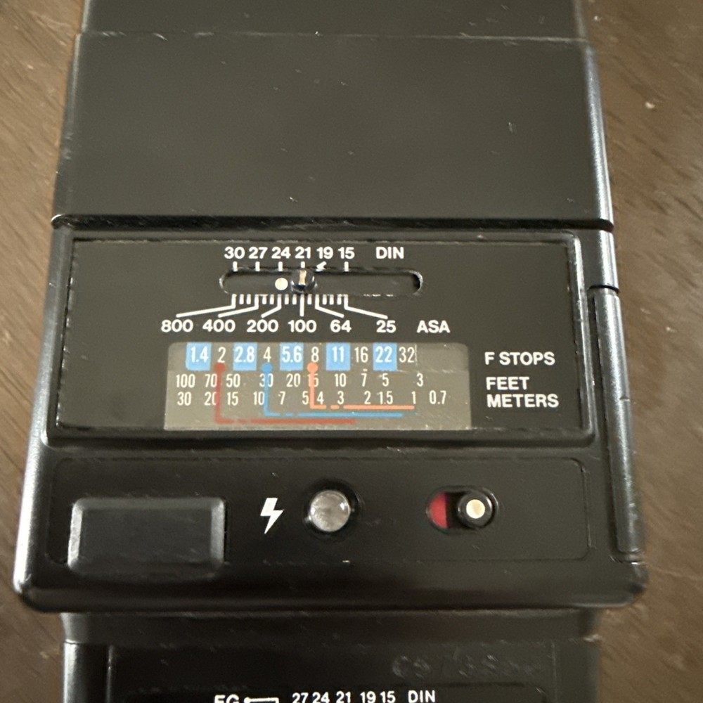 Vivitar Auto Thyristor 3700 Flash Unit - Tested