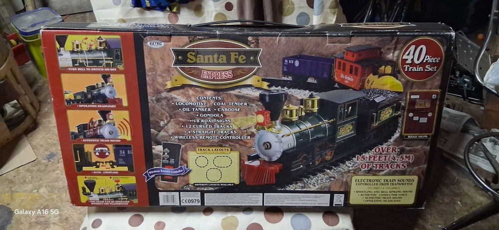 EZTEC Santa Fe Express 40PC Wireless Remote Control "G" Gauge Train Set