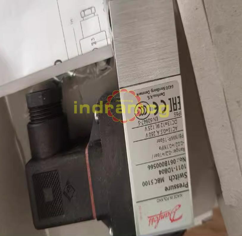 One New Danfoss 061B000566 pressure switch
