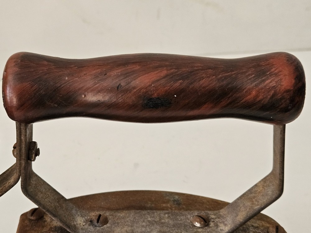 VINTAGE GASOLINE CLOTHES IRON