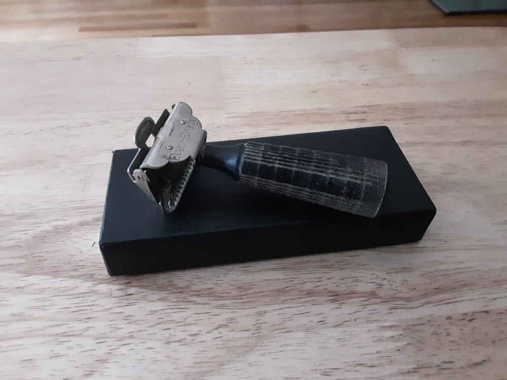 Vintage Ever Ready Shovel Head Single Edge Safety Razor Bakelite Handle