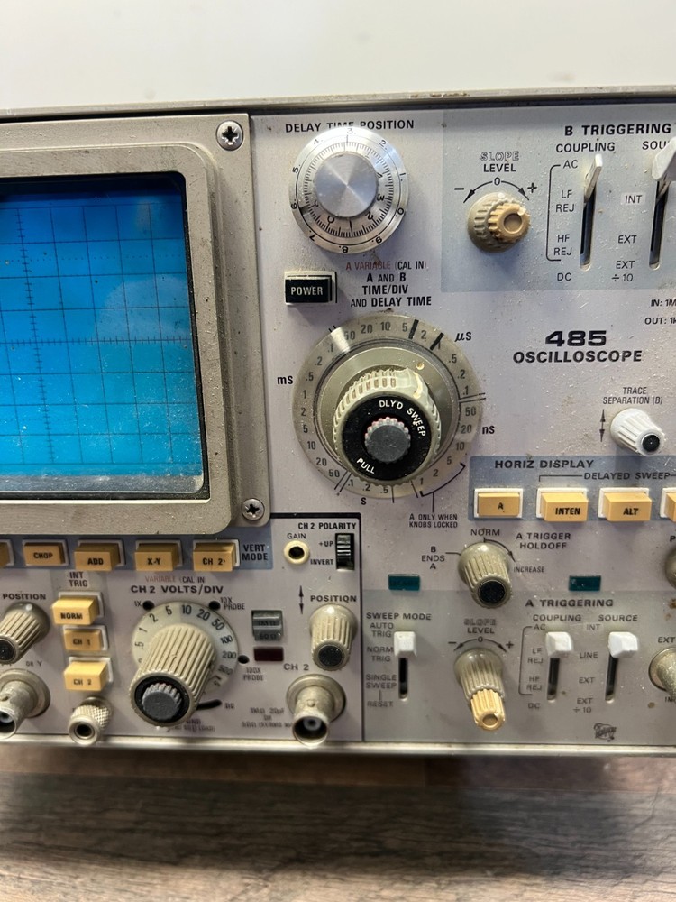 Tektronix 485 Oscilloscope with front cover