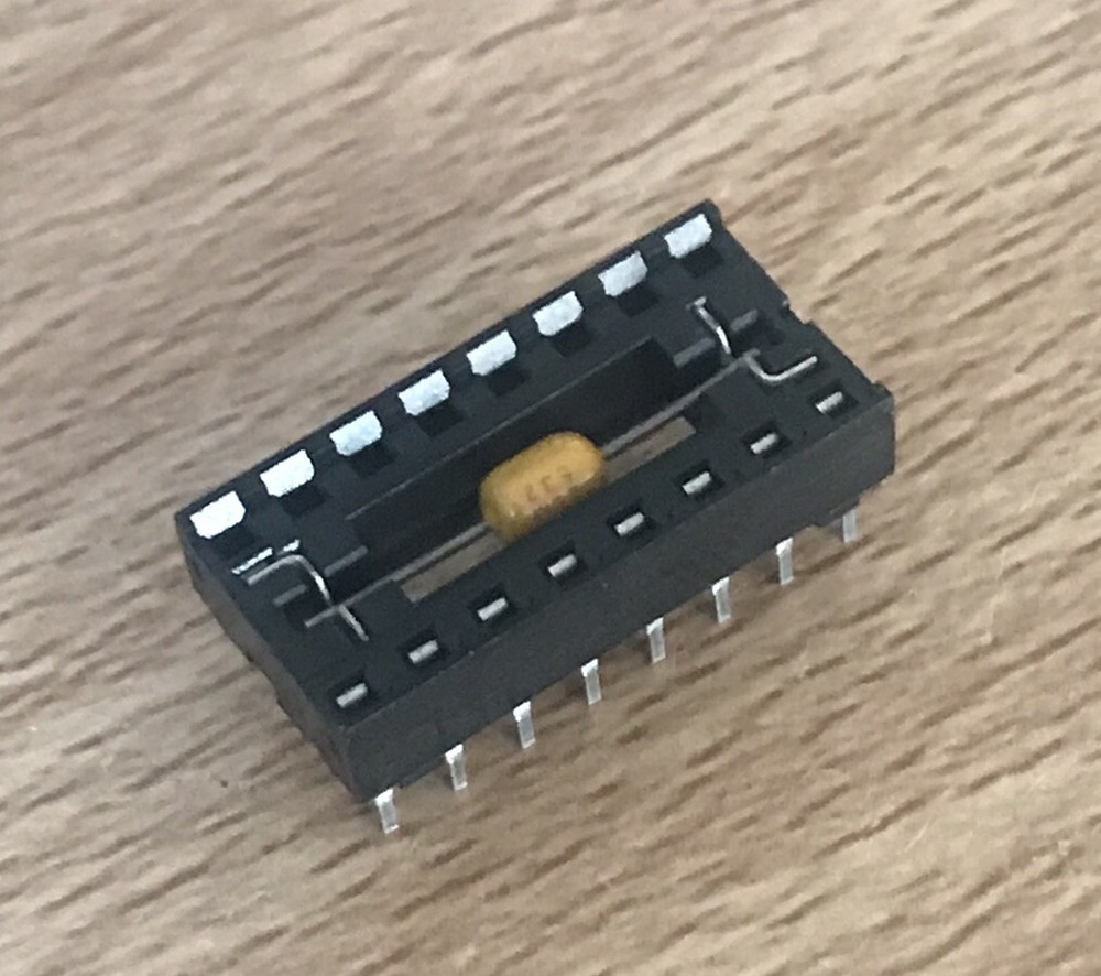 Lot Of Four 16 Pin DIP Socket With Capacitor