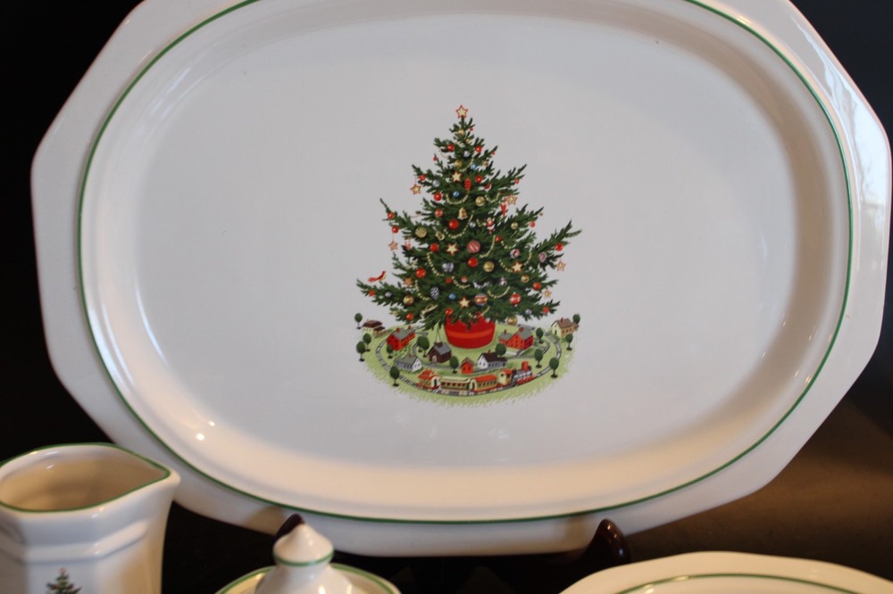 CHRISTMAS HERITAGE PFALTZGRAFF 5 Pieces hosted set