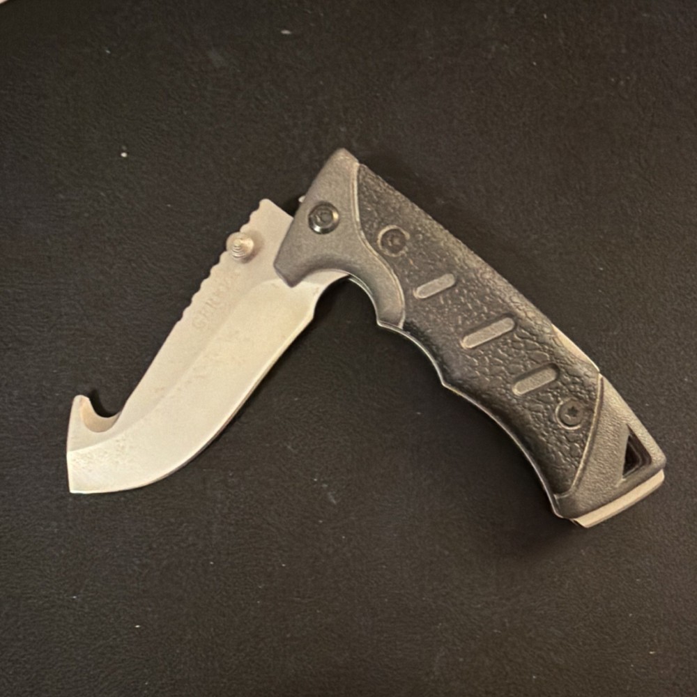 Gerber Metolius Folding Pocket Knife w/ Gut Hook and Sheath