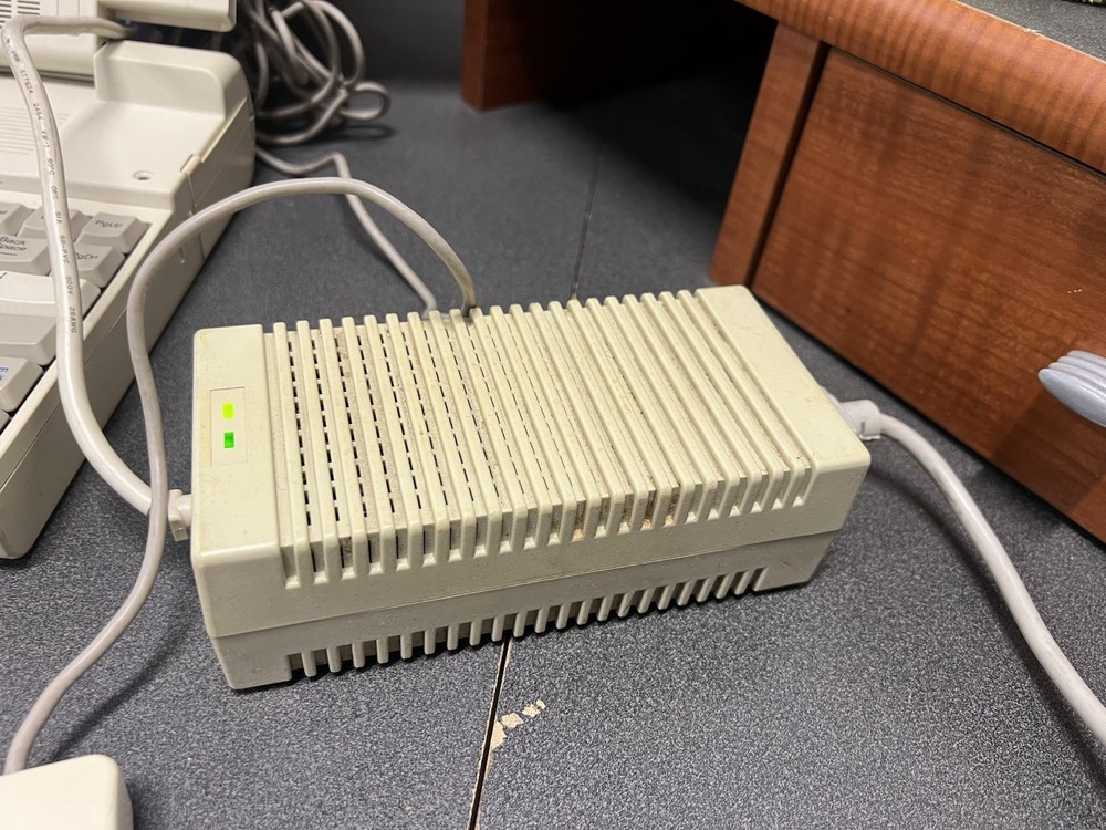AST Premium Exec 386SX/20 laptop computer