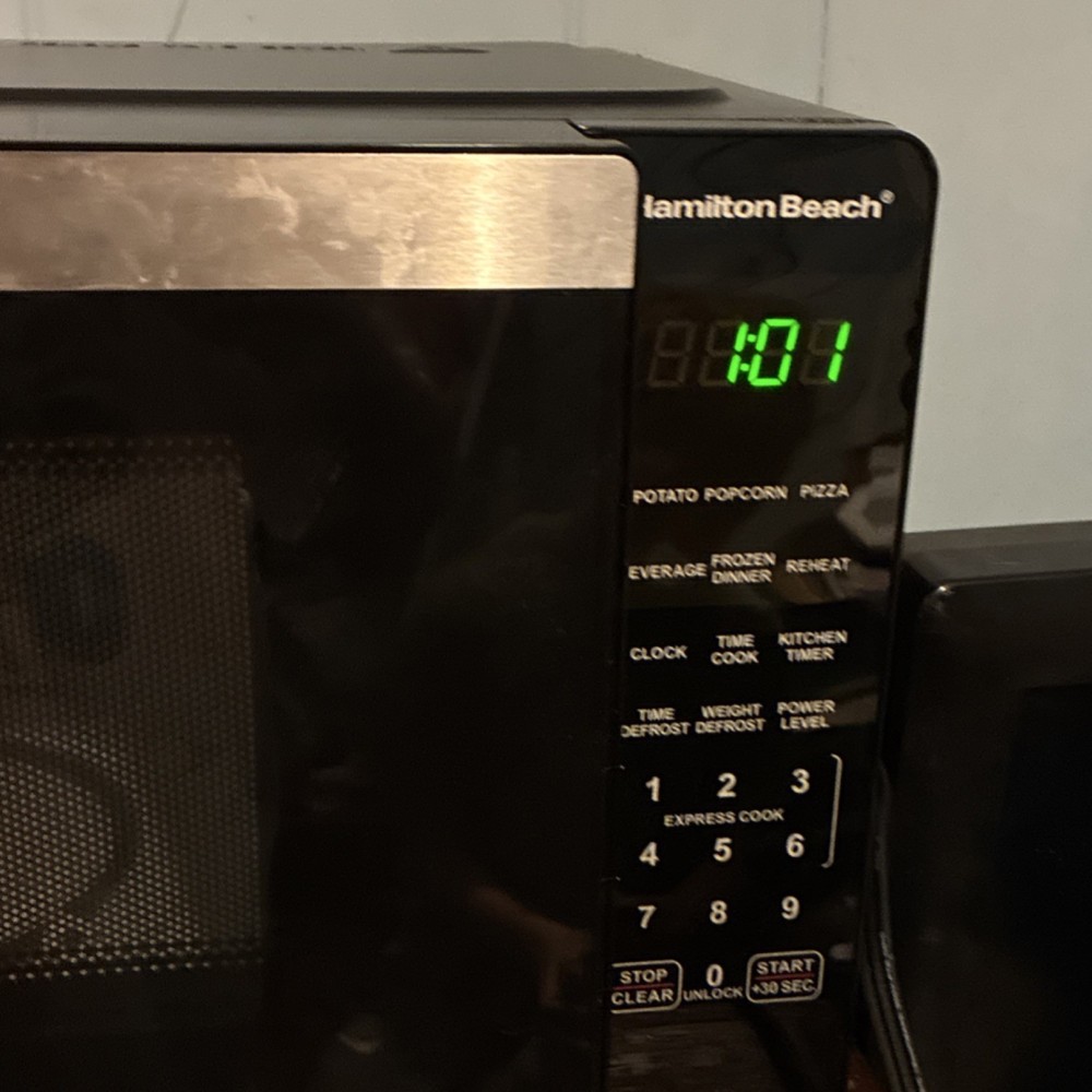 Hamilton Beach Microwave Works Fully The Only Thing Missing Is A Microwave Plate