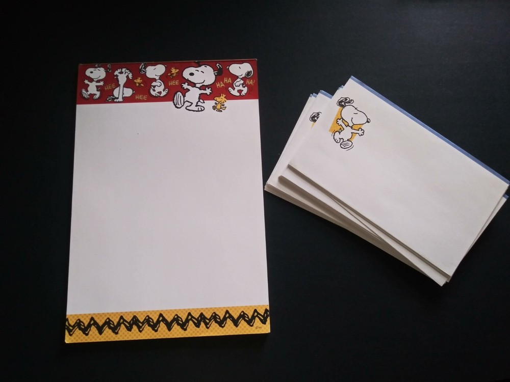 Snoopy Partial Writing Tablet & 18 Mailing Envelopes