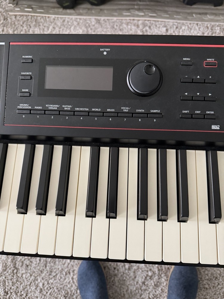 Roland JUNO-DS88 88-Key Synthesizer