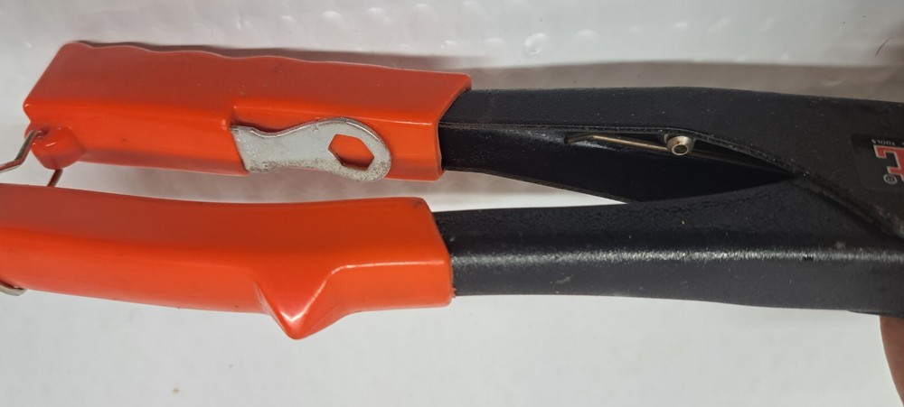 MIT Michigan Industrial Tools Rivet Gun - Riveter