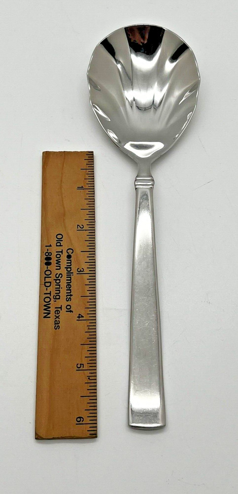 Reed & Barton Heritage Mint Stainless 18/10 Scalloped Shell Serving Spoon