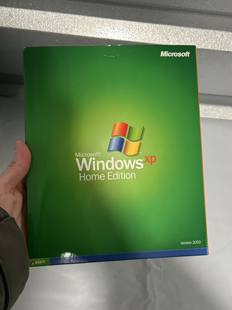 Microsoft Windows XP Home Edition - Full Version with Service Pack 2 CD-ROM