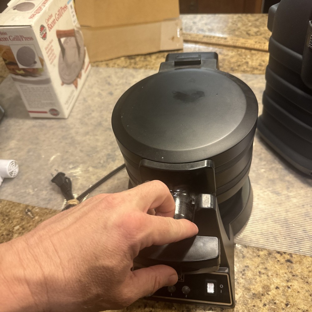 🧇 CRUX Double Rotating Waffle Maker Model GH-6200 Nonstick BLACK
