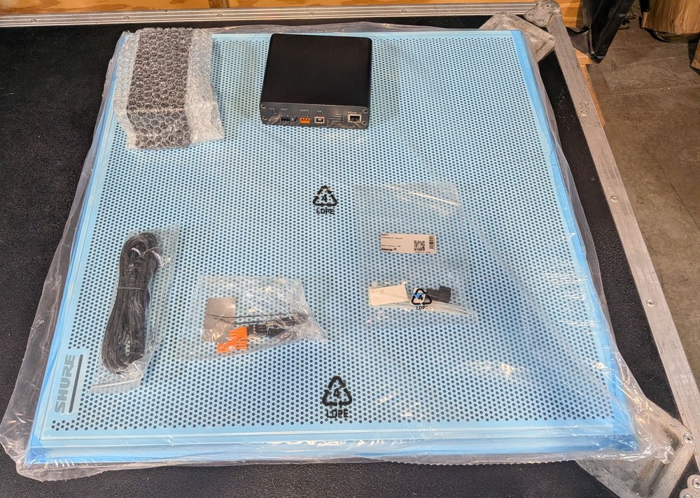 Shure MXA902W-S-USB & ANIUSB-MATRIX Audio Conferencing Kit