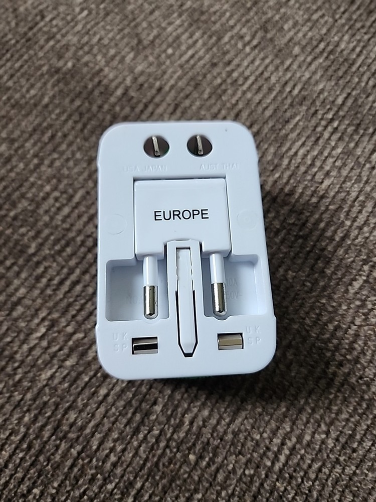 Samsonite Universal Power Adapter Style 44708-1908 White