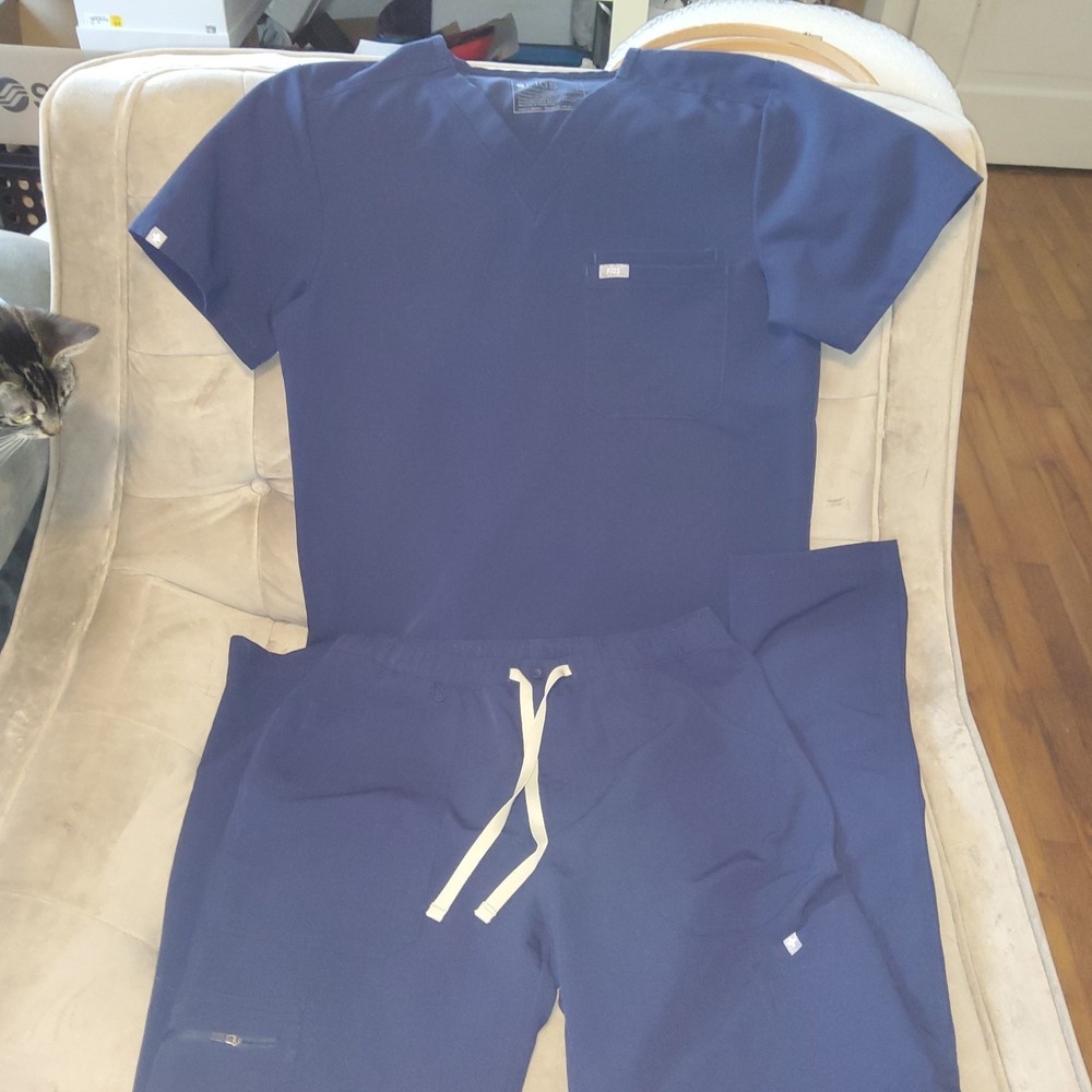 Figs Men’s Dark Blue Scrub Set Medium Pants Small Top Technical Collection