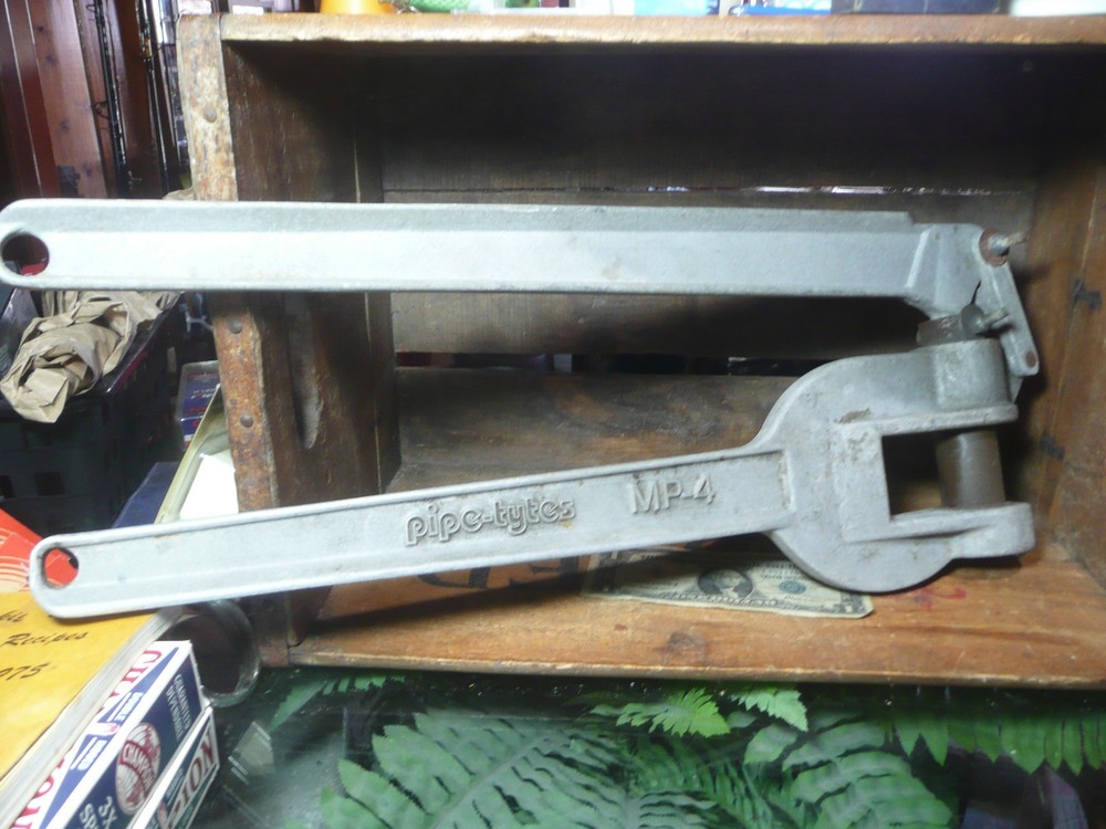 Pipe-Tytes MP4 1 3/8" hole puncher